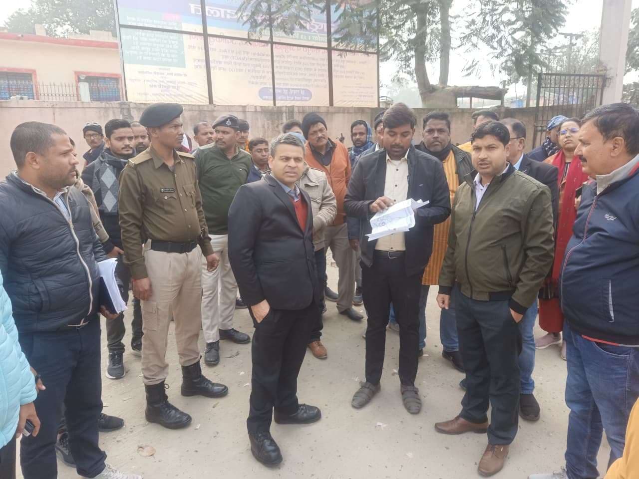 आधारभूत संरचनाओं का विकास प्राथमिकता के आधार पर करें- डीएम