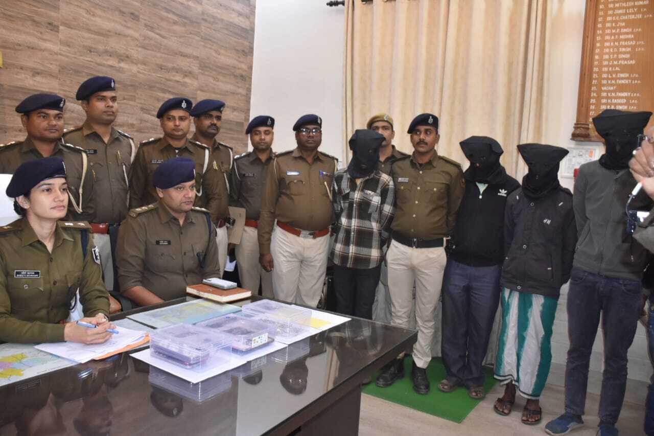 मोबाइल व ज्वेलरी दुकान में हुई चोरी का उद्भेदन, तीन अंतरजिला चोर समेत चार गिरफ्तार