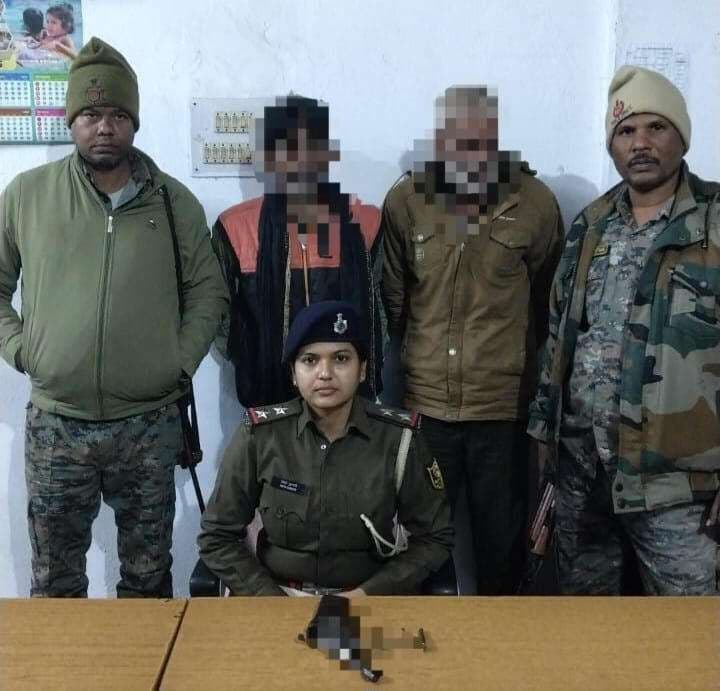 कट्टा और कारतूस के साथ दो बदमाश गिरफ्तार