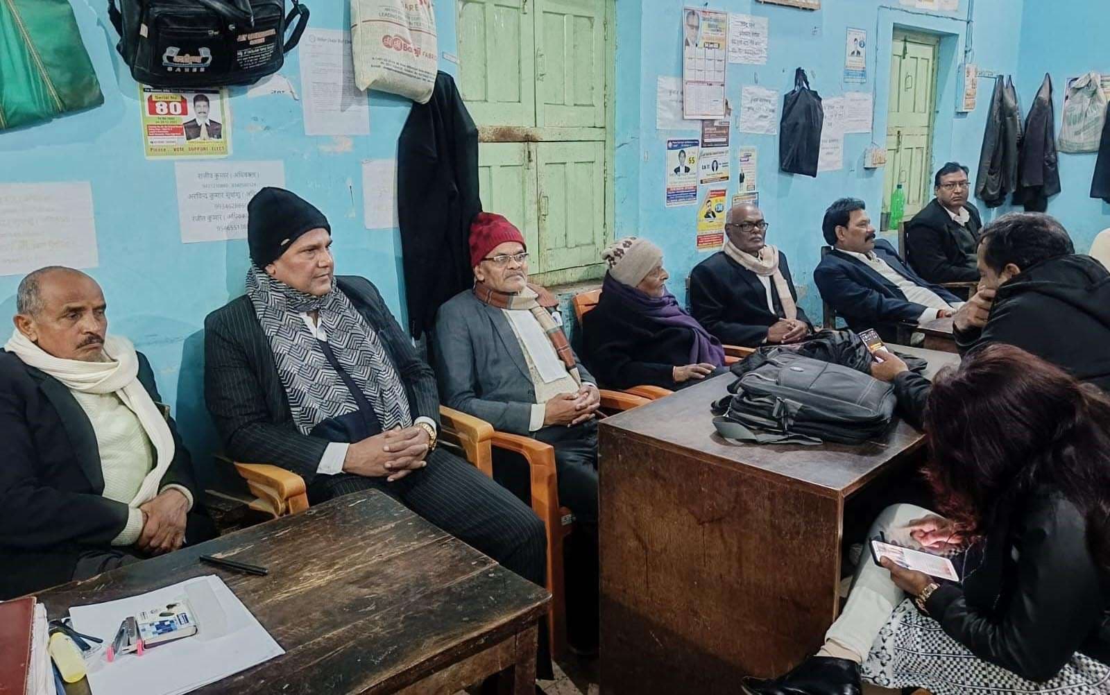 अधिवक्ता संघ में छिड़ा शीत युद्ध, एक गुट महासचिव को हटाने पर आमदा तो दूसरा मौन