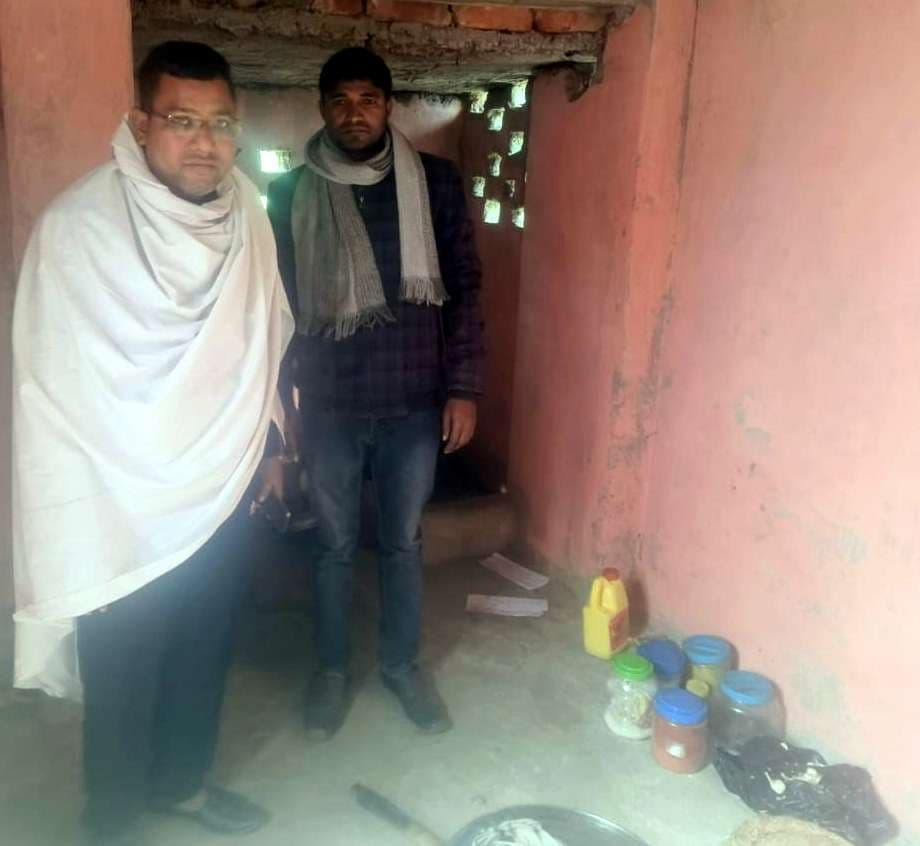 विद्यालय में गैस सिलिंडर समेत अन्य सामानों की चोरी