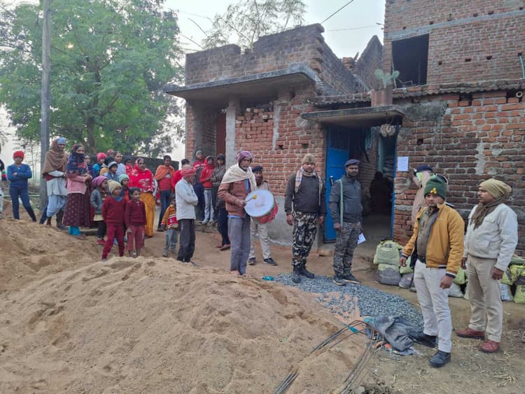 मद्य निषेध मामले में फरार अभियुक्त के खिलाफ इश्तेहार तामिला