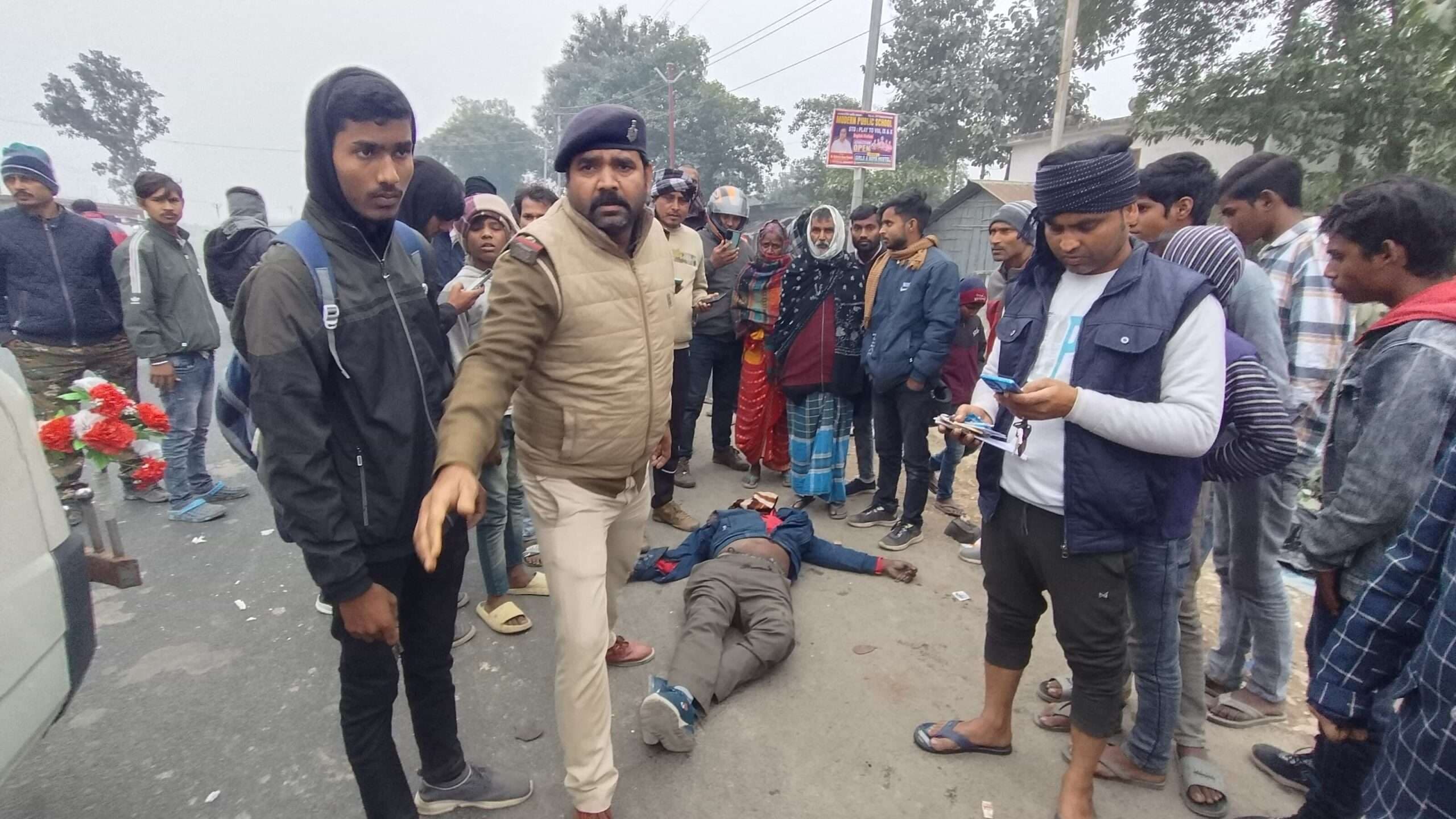 वाहन की चपेट में आने से बाइक सवार की मौत