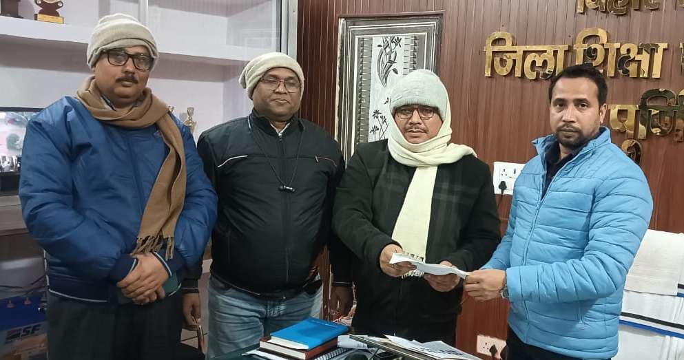 निजी स्कूल की विभिन्न समस्याओं को ले एसोसिएशन के सदस्यों ने डीईओ से की मुलाक़ात