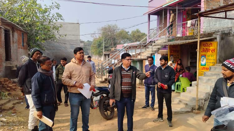 प्रखंड कार्यालय के समीप से जल्द हटेगा अतिक्रमण, जमीन की हुई मापी