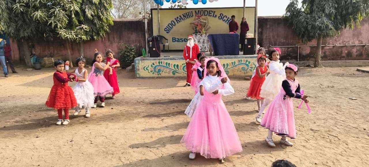 क्रिसमस पर बच्चों ने प्रभु यीशु का संदेश किया प्रस्तुत