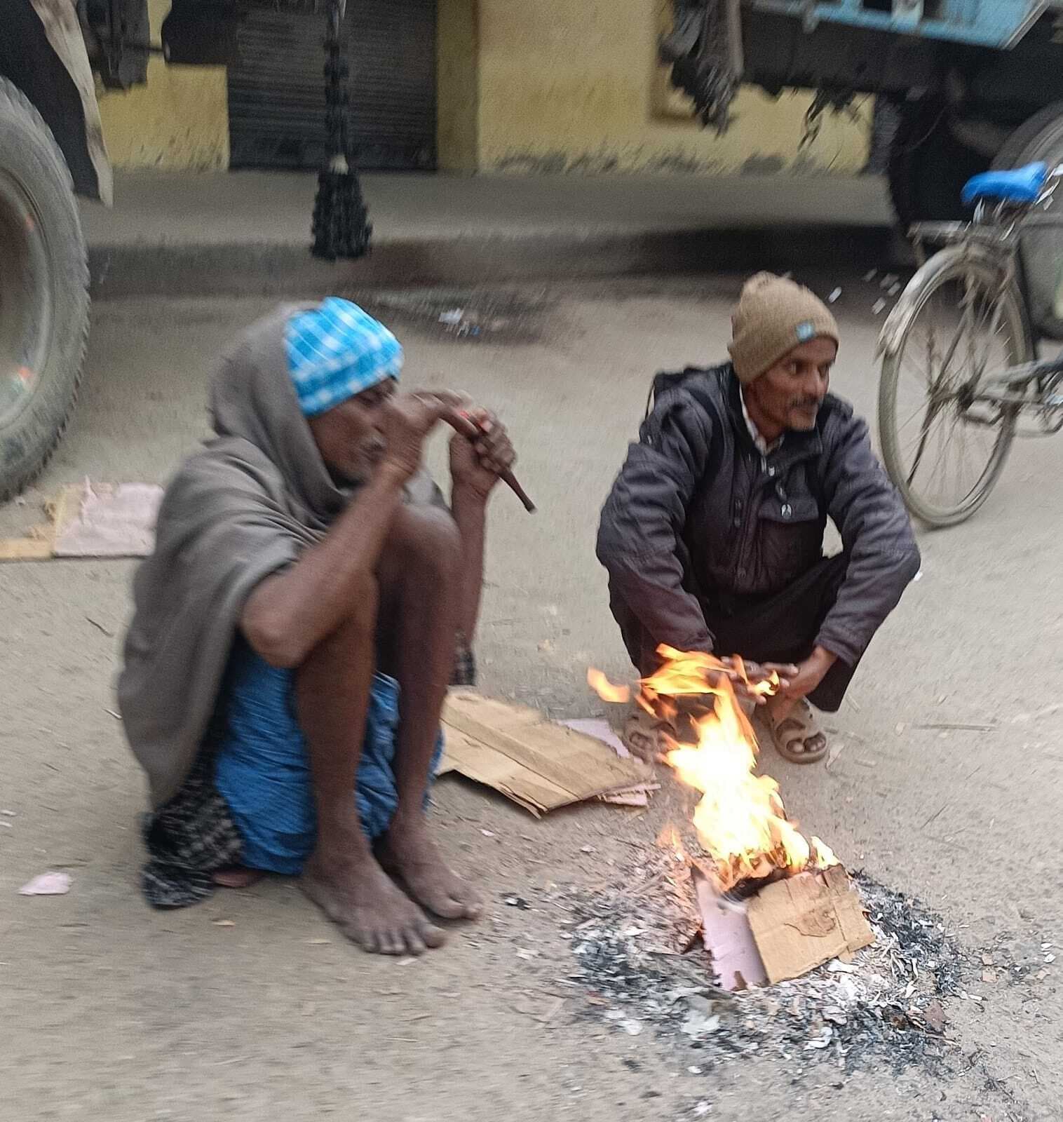 Darbhanga News: कम नहीं हो रही कड़ाके की ठंड, कारोबार प्रभावित