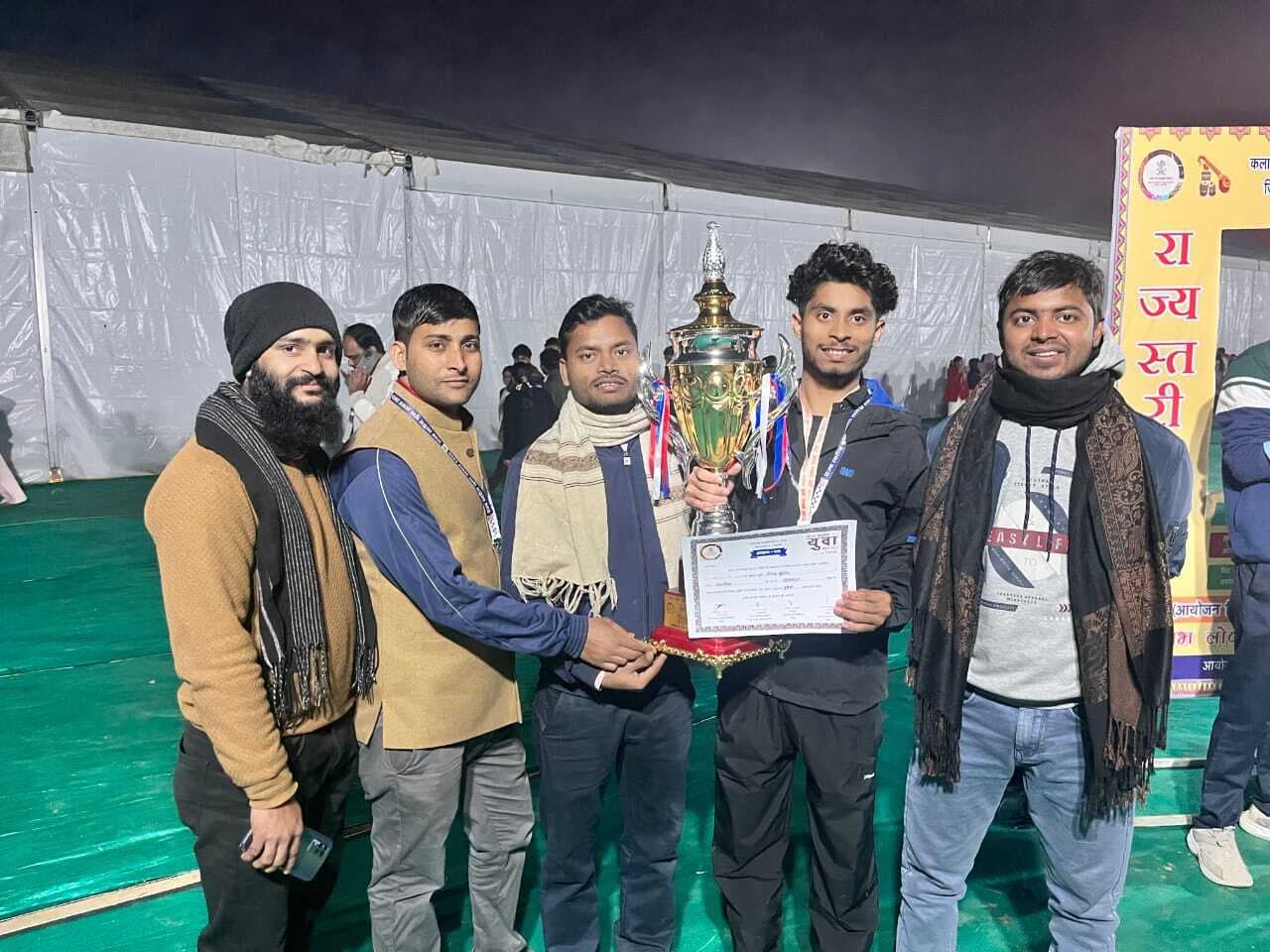 राज्य स्तरीय युवा उत्सव <bha>@</bha> 2025: पेंटिंग प्रतियोगिता में दीपक को मिला प्रथम स्थान