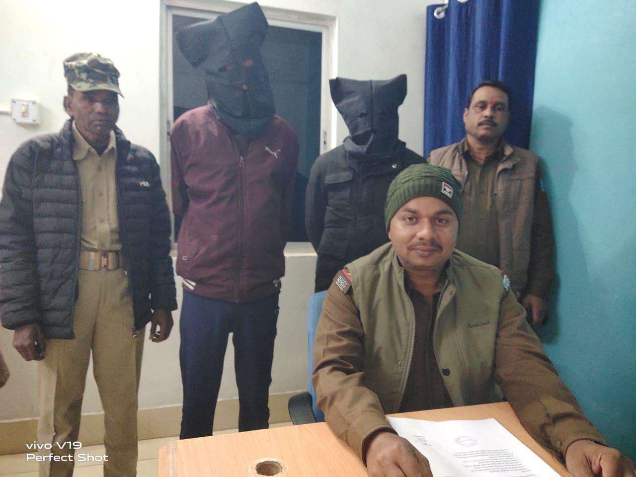 Seraikela Kharsawan News : अपराध नियंत्रण को लेकर रातभर चली छापेमारी, 13 लोग गिरफ्तार