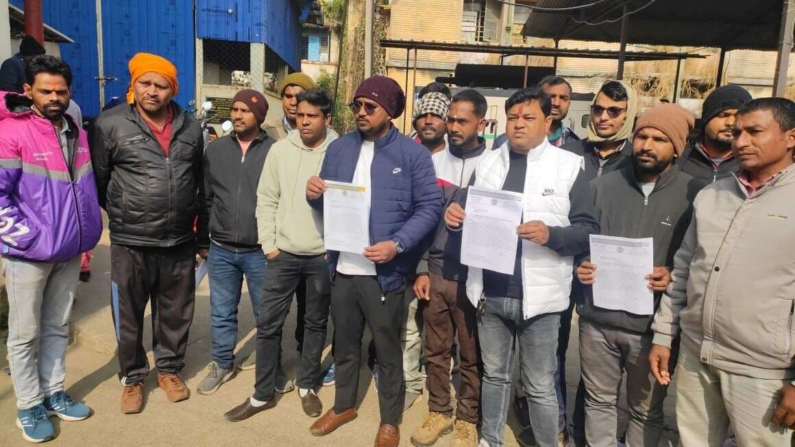 Giridih News :आउटसोर्सिंग स्वास्थ्य कर्मियों ने दी आंदोलन की चेतावनी