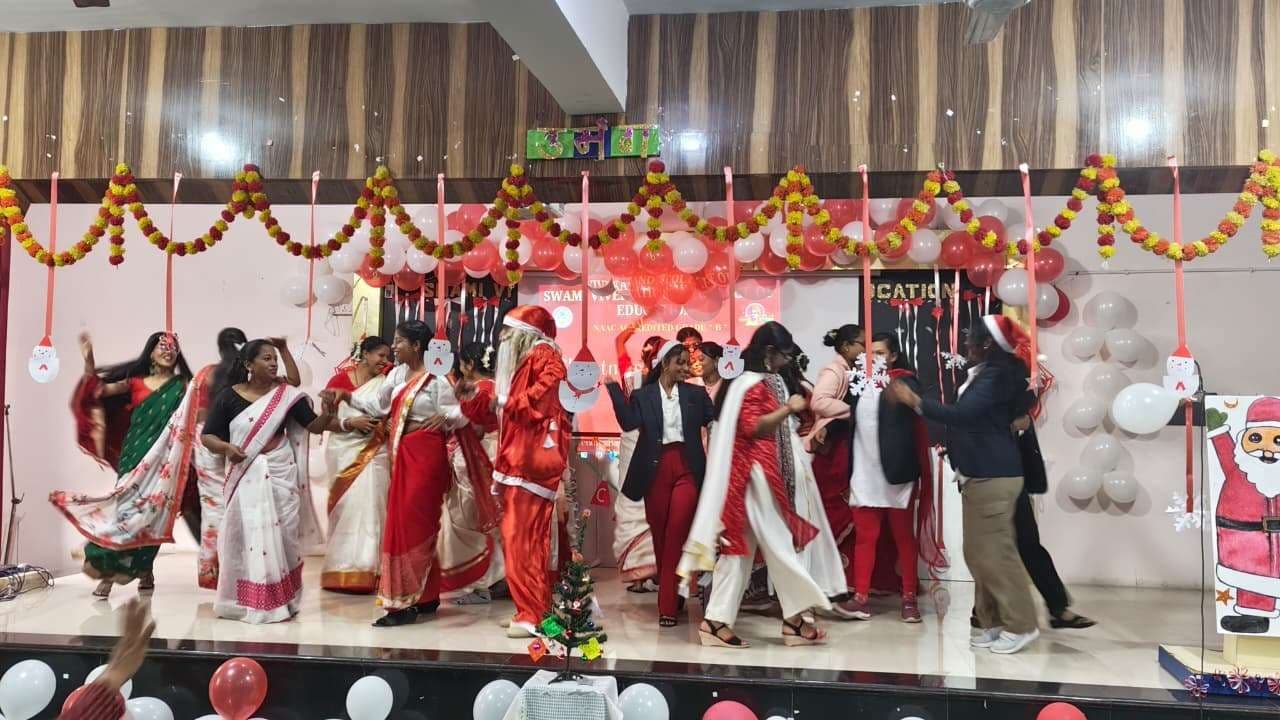 East Singhbhum News : कैरोल गीत और तुलसी पूजन से आपसी प्रेम का दिया संदेश