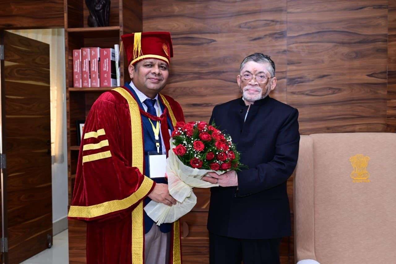 Jamshedpur News : सभी विवि एक-एक गांव को गोद लेकर करें उसका विकास : राज्यपाल