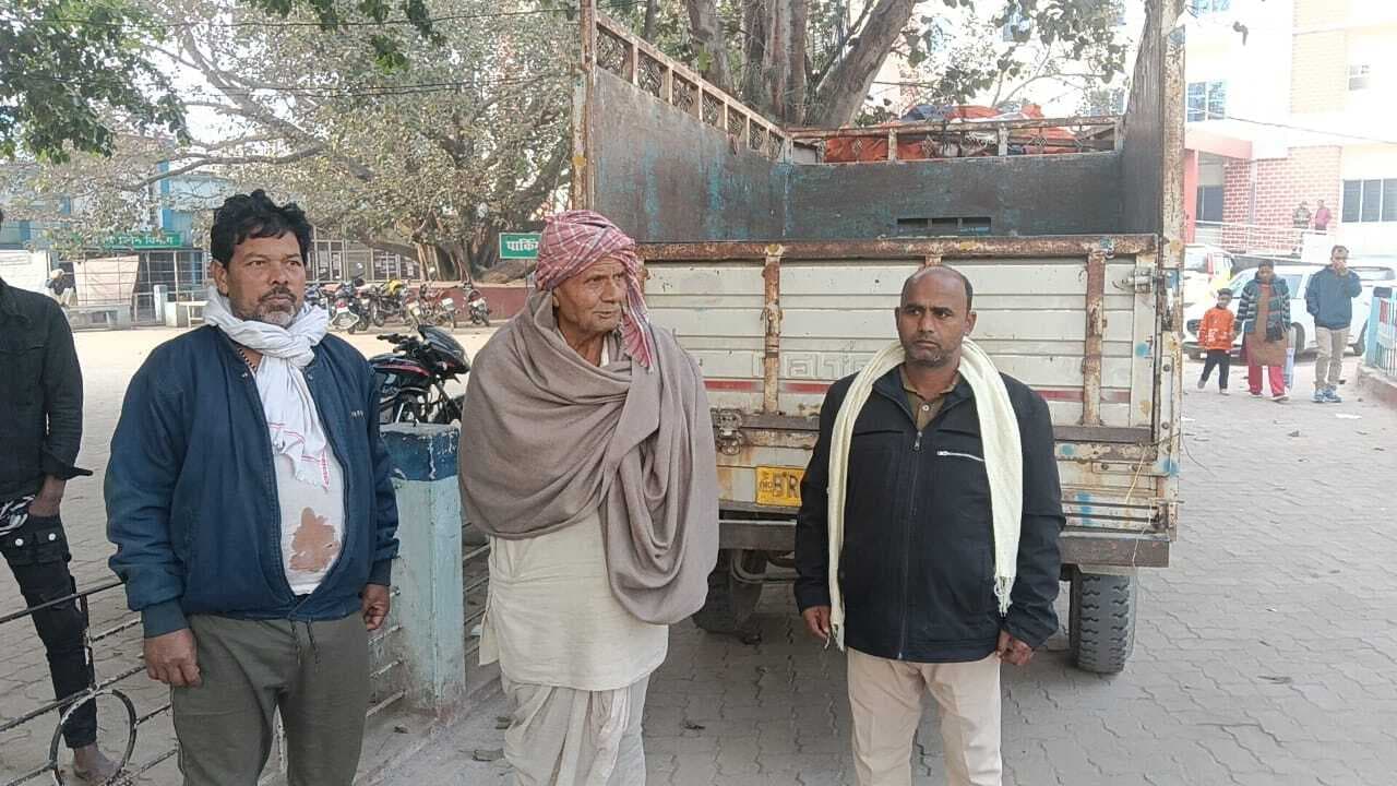 मीरगंज में बस की चपेट में आने से रिटायर्ड होमगार्ड चौकीदार की मौत