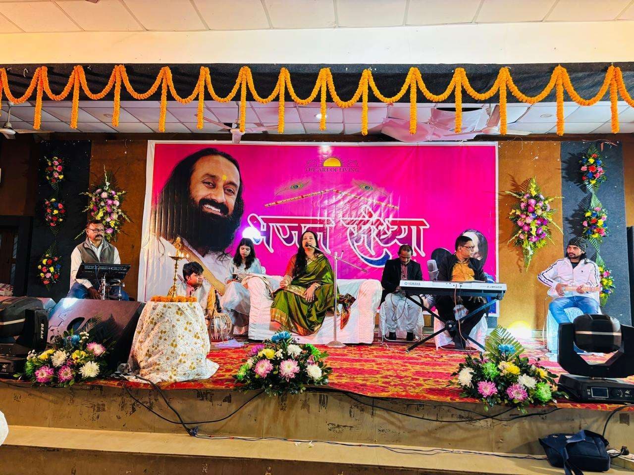 भजन संध्या में झूमे श्रद्धालु