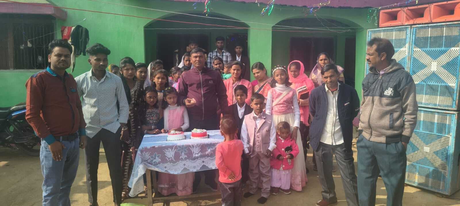 ईसाई धर्मावलंबियों ने क्रिसमस पर दिया प्रेम का संदेश