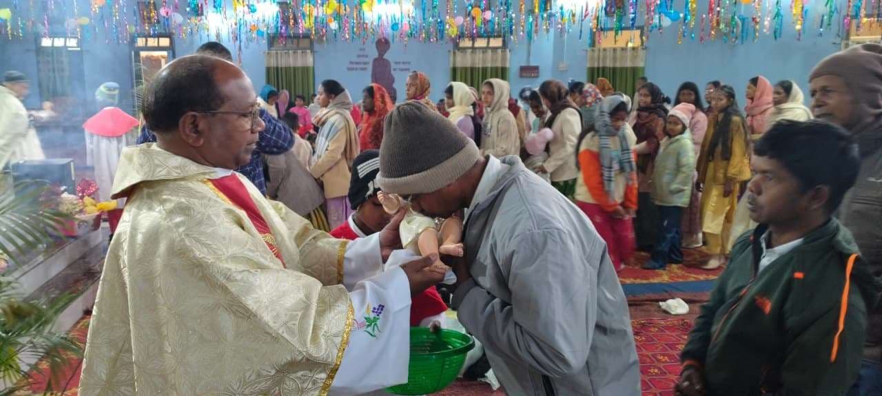 खलारी में धूमधाम से मना क्रिसमस का त्योहार