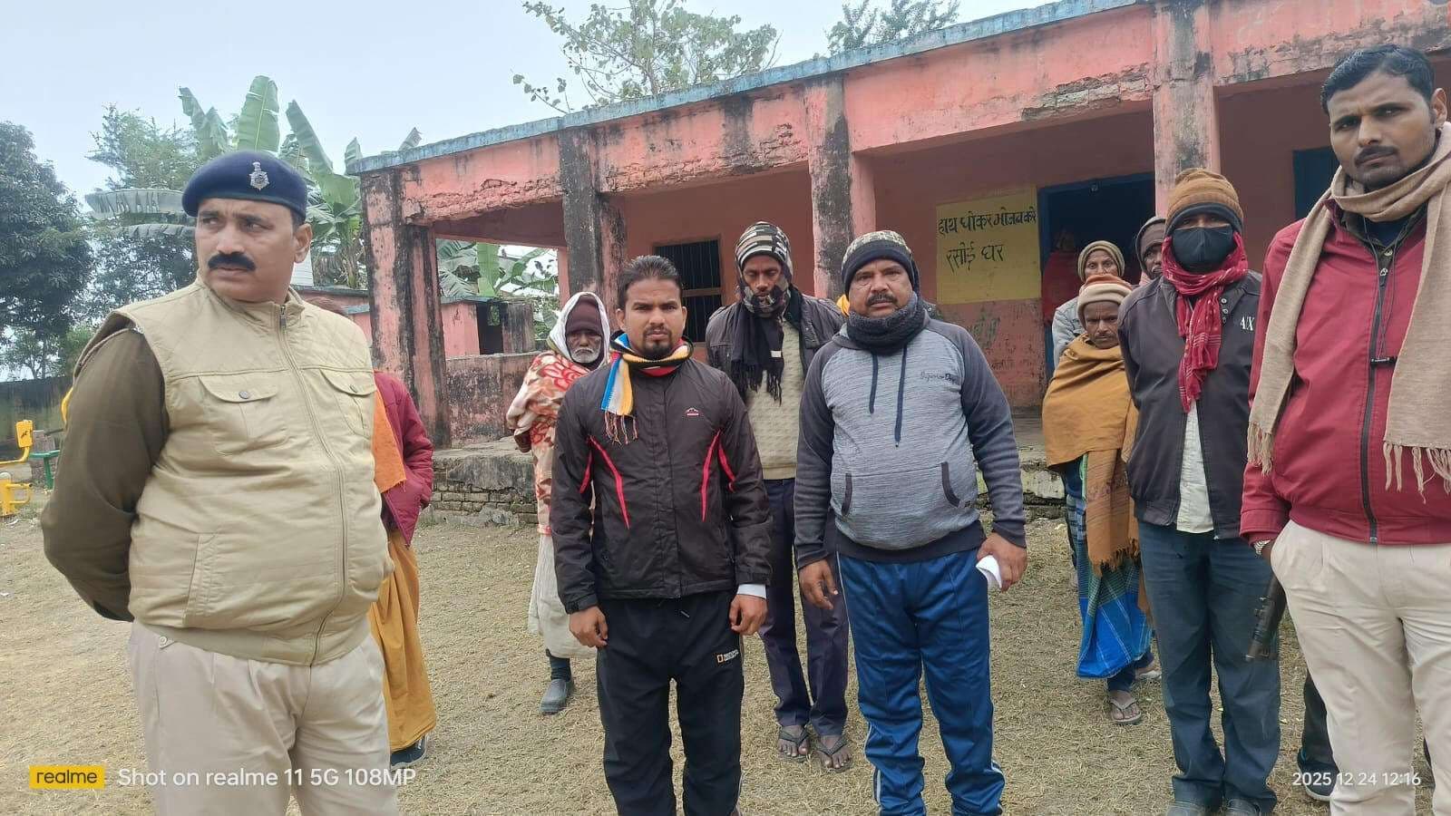 स्कूल से हजारों के सामान की चोरी