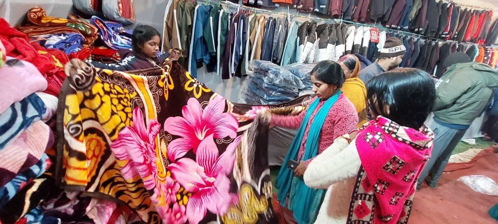 एक सप्ताह के बाद दो तीन घंटे तक लगातार लोगों को मिली धूप, मिली राहत