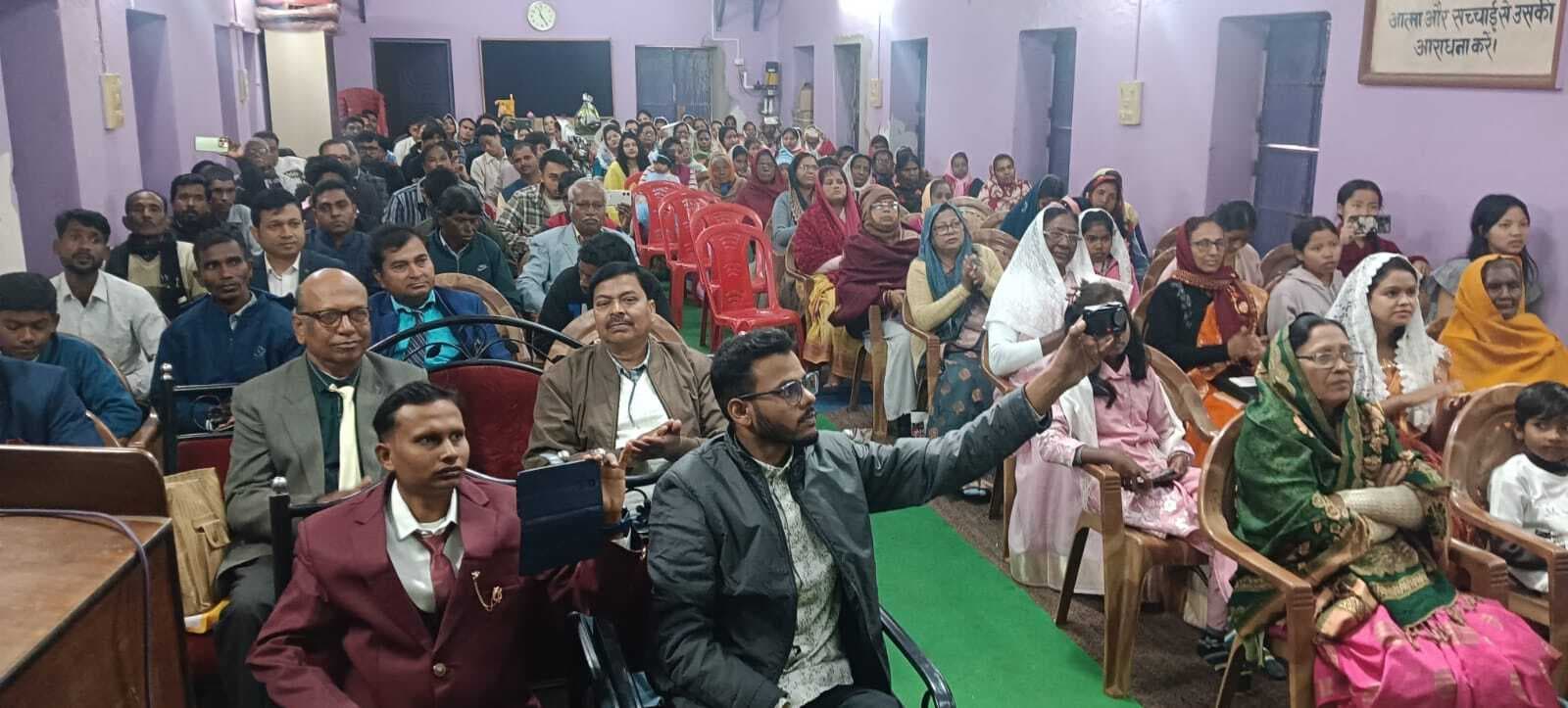 ईसाई धर्मावलंबियों ने प्रभु यीशु के प्रेम का दिया संदेश