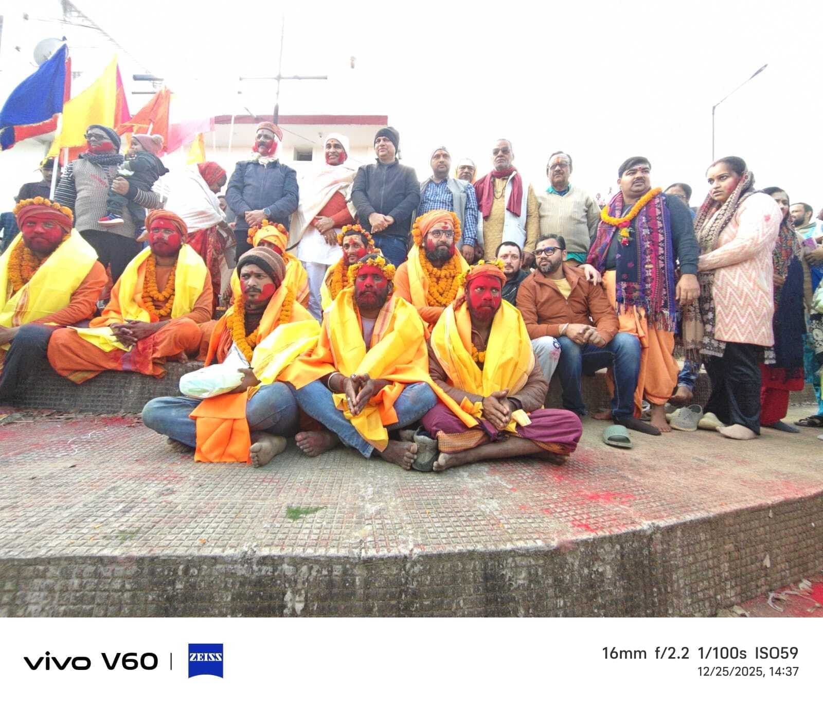 Deoghar News : गोमुख गंगोत्री से जल लेकर पैदल बाबाधाम पहुंचे पुरोहिताें का भव्य स्वागत, आज बाबा का करेंगे जलार्पण