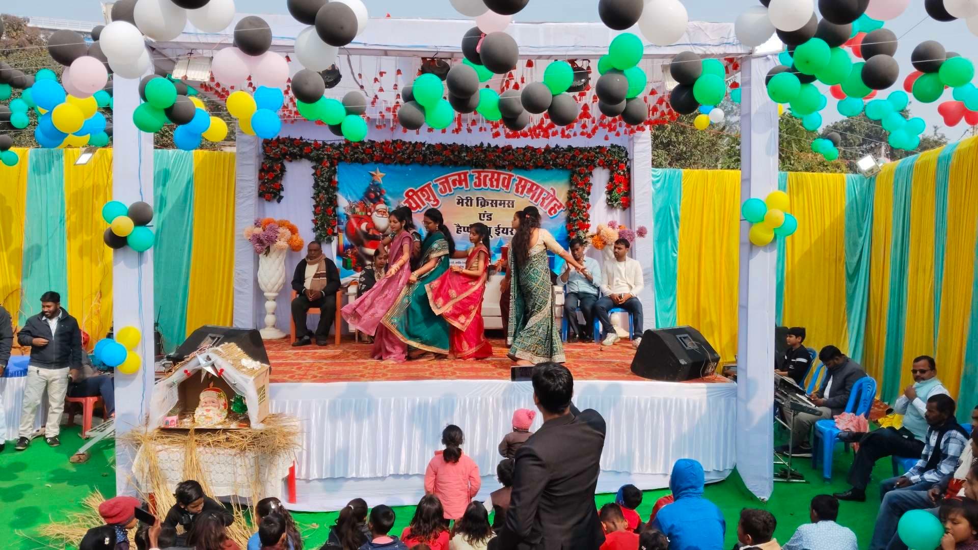 सिमुलतला क्षेत्र में धूमधाम से मना मेरी क्रिसमस