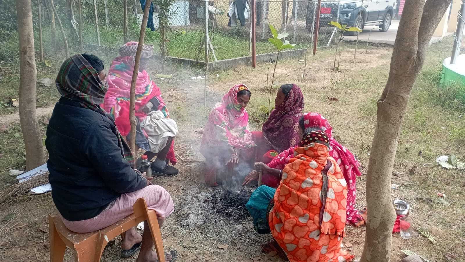 ठिठुर रही जिंदगी, कंबल व अलाव की व्यवस्था कर दें सरकार