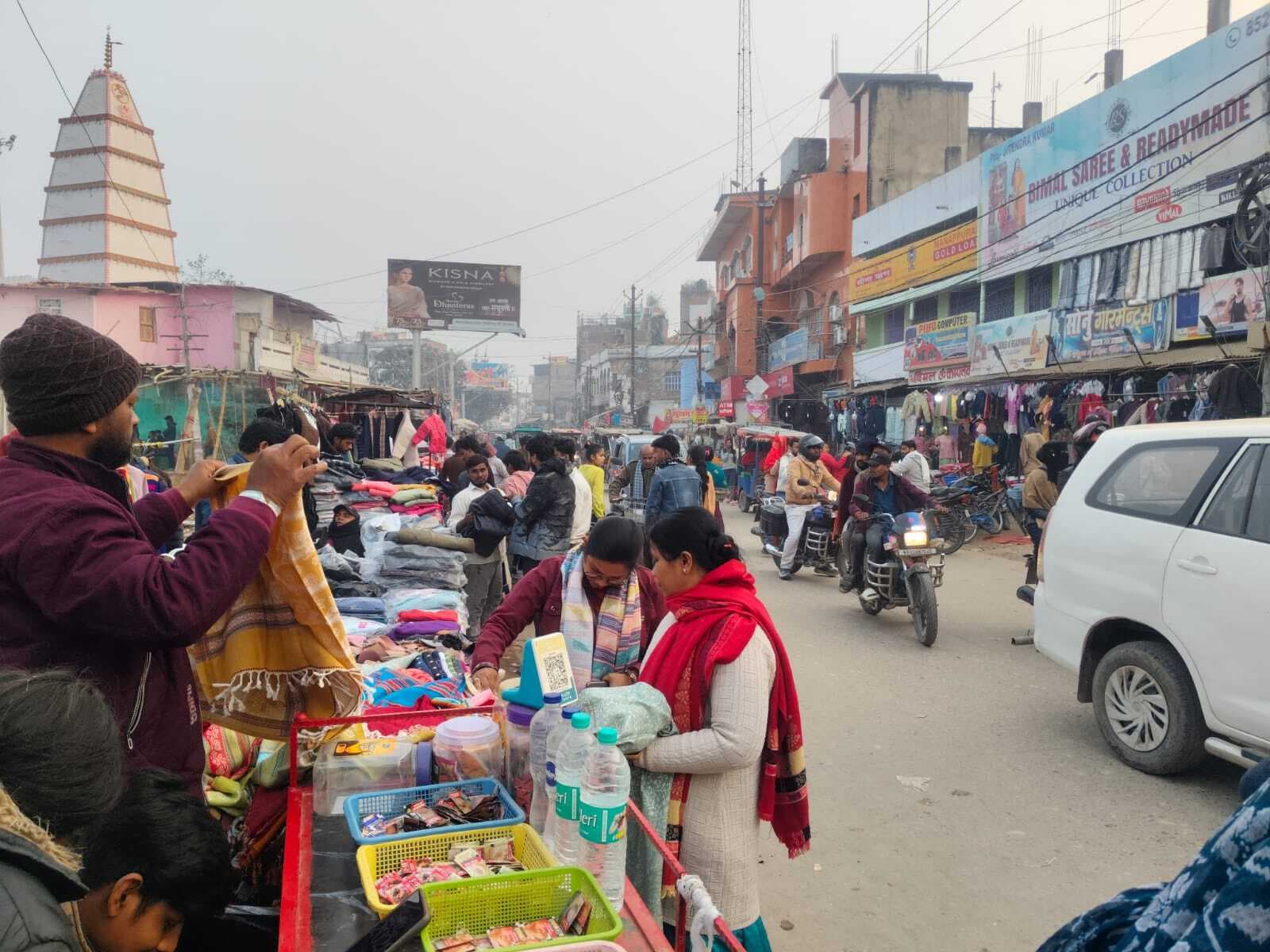Madhubani News : काली मंदिर परिसर से हटी दुकानें तो, अब नालों पर सज रहा नाश्ता का टेबुल