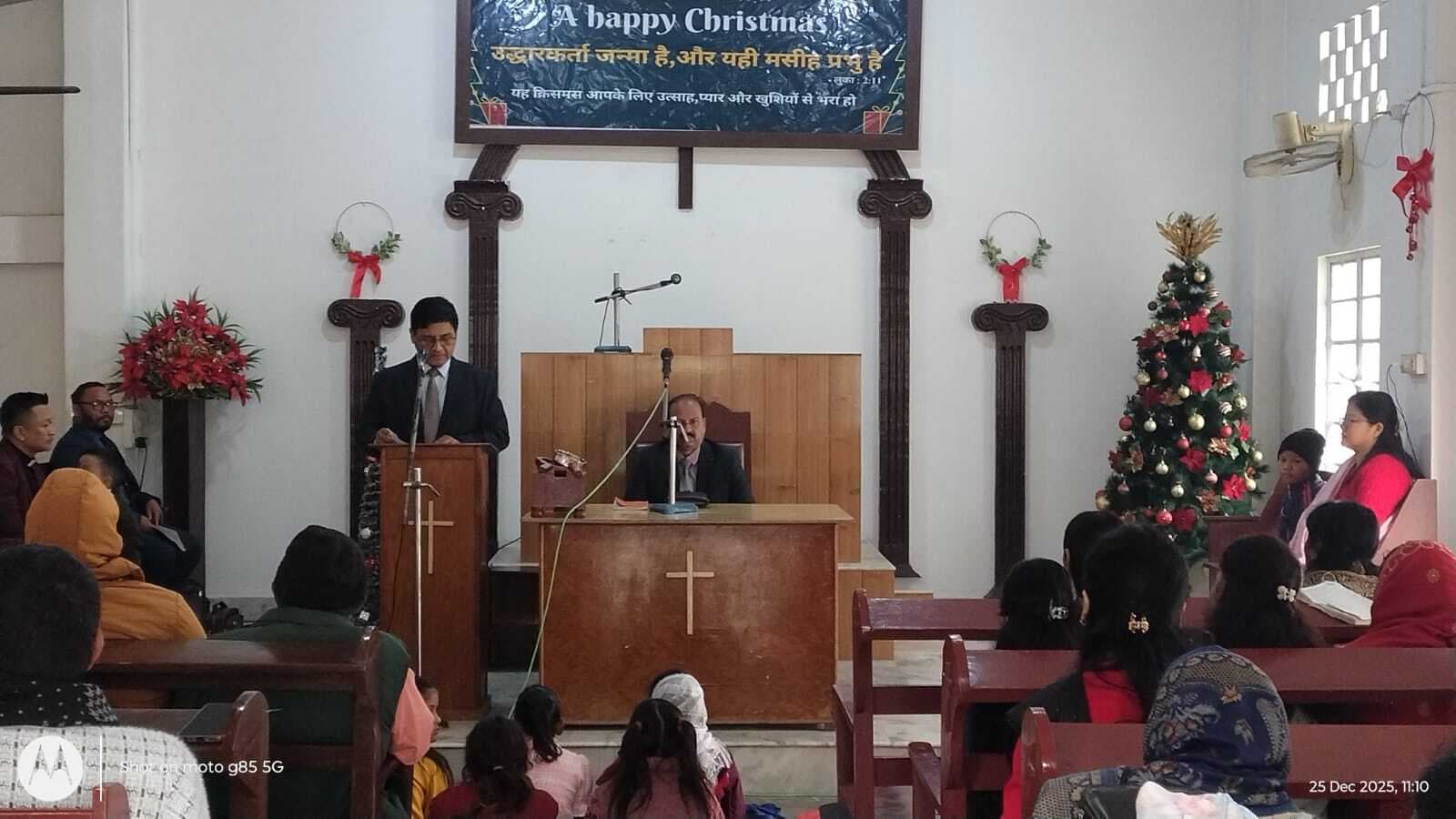 प्रभु यीशु का जन्मोत्सव: चर्च में हुआ प्रार्थना, अनुयायियों ने लिया मानवता की सेवा का संकल्प