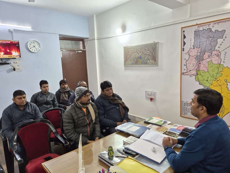 Madhubani News : 31 दिसंबर तक हर हाल में राशन कार्डधारकों का इ - केवाइसी पूरा करें : एसडीएम