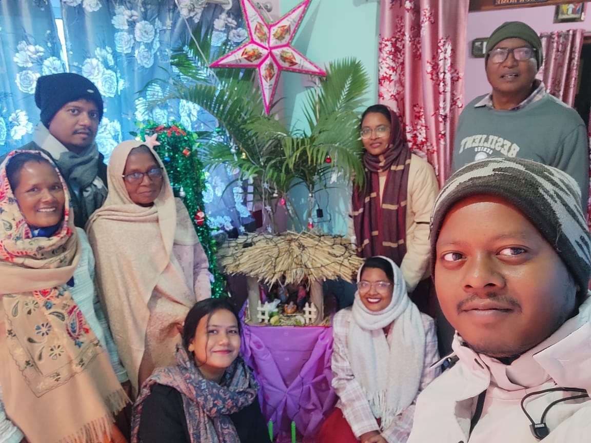 Giridih News :प्रभु यीशु के जन्मोत्सव पर गिरजाघरों में प्रार्थना सभा