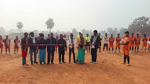 रोहड़ी नारायणपुर में तीन दिवसीय फुटबॉल प्रतियोगिता का शुभारंभ