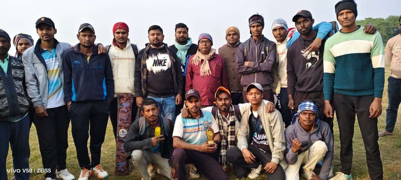 धनंजय ने अंतिम गेंद पर गगनचुंबी छक्का लगाकर शाहाबाद टीम को फाइनल में दिलायी जगह