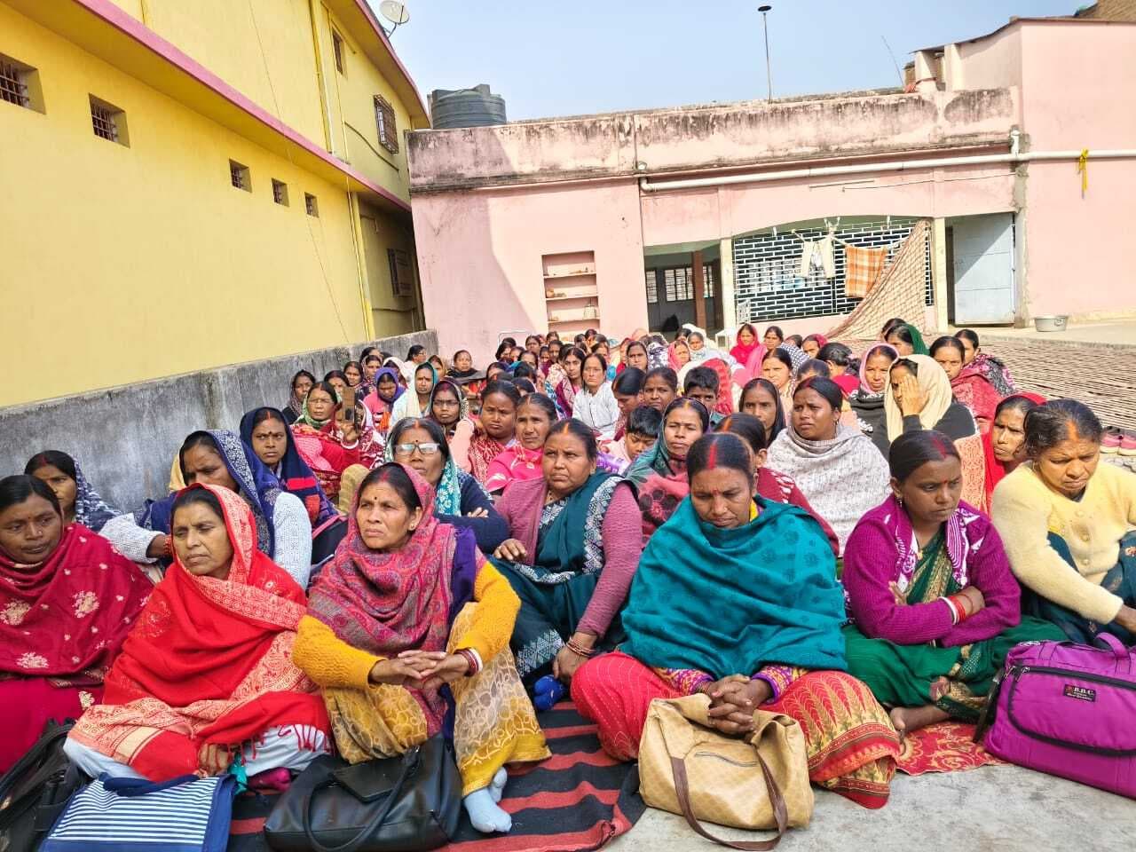 Giridih News :मानदेय में वृद्धि नहीं होने पर सेविका-सहायिकाओं में आक्रोश, आंदोलन की चेतावनी