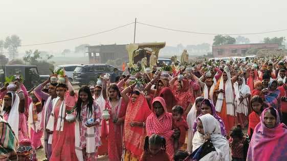 श्रीमद् भागवत कथा को लेकर निकाली भव्य कलश शोभायात्रा