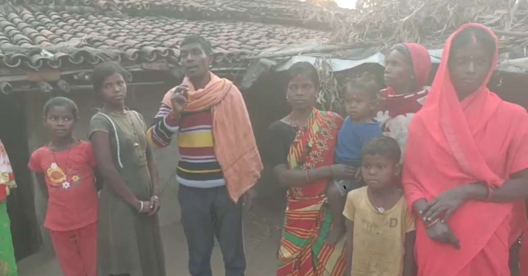 Giridih News :मुखिया पर लगाया आवास दिलाने के नाम पर पैसे लेने का आरोप