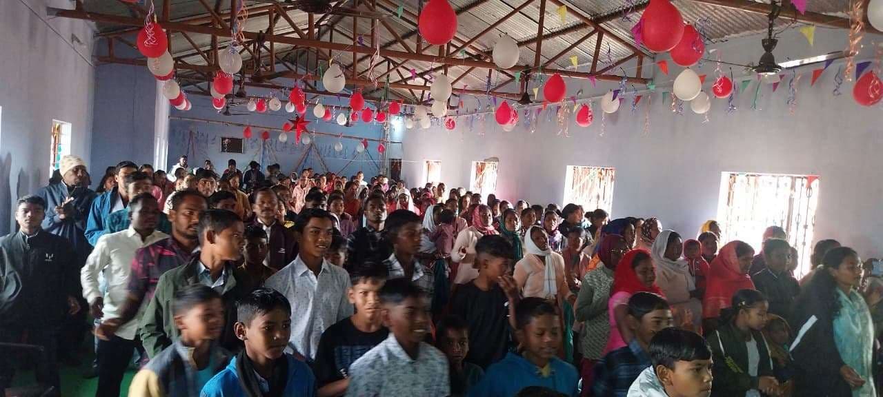 Seraikela Kharsawan News : अपने जैसे सभी से प्रेम करें : सिलबानुस