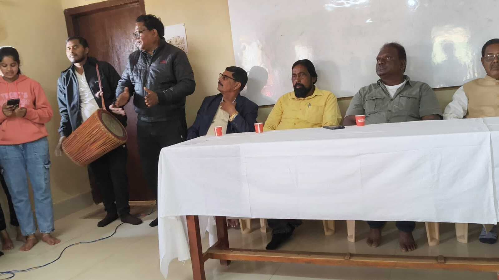 Chaibasa News : शहीद निर्मल महतो के आदर्शों पर चलने का संकल्प लिया