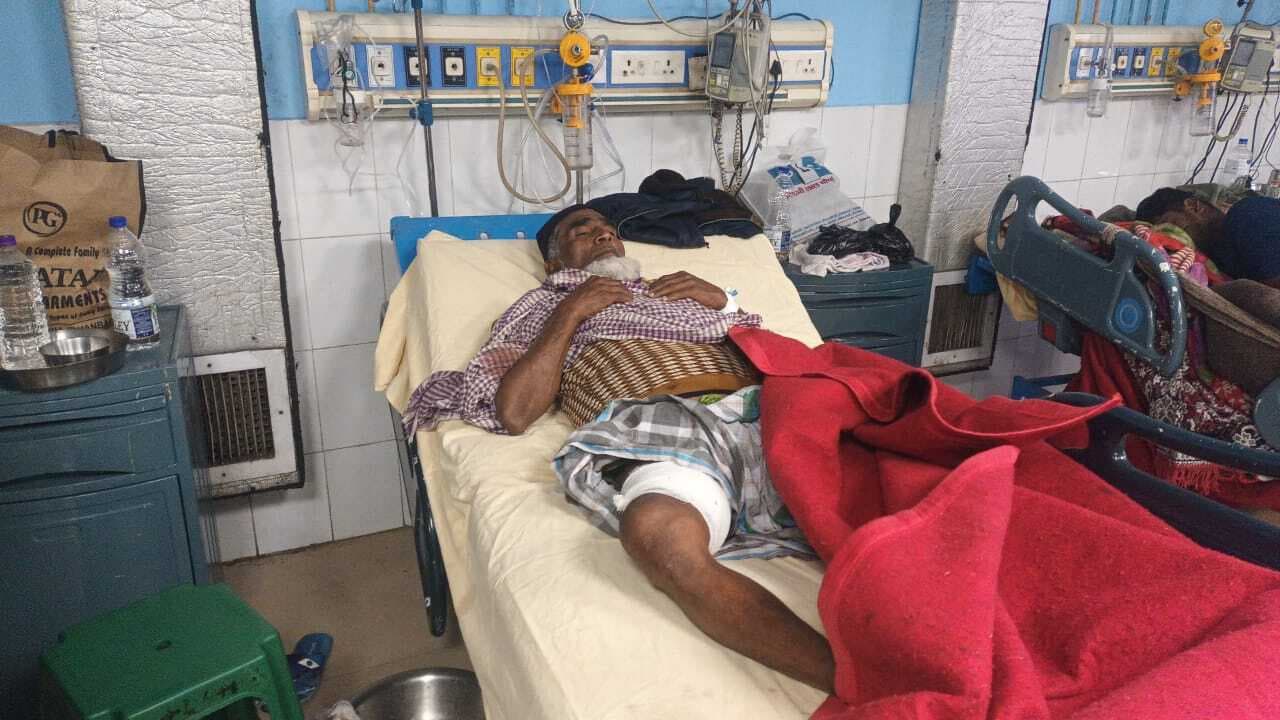 Dhanbad News: लूटपाट की नीयत से घर में घुसे अपराधियों ने गृहस्वामी को मारी गोली