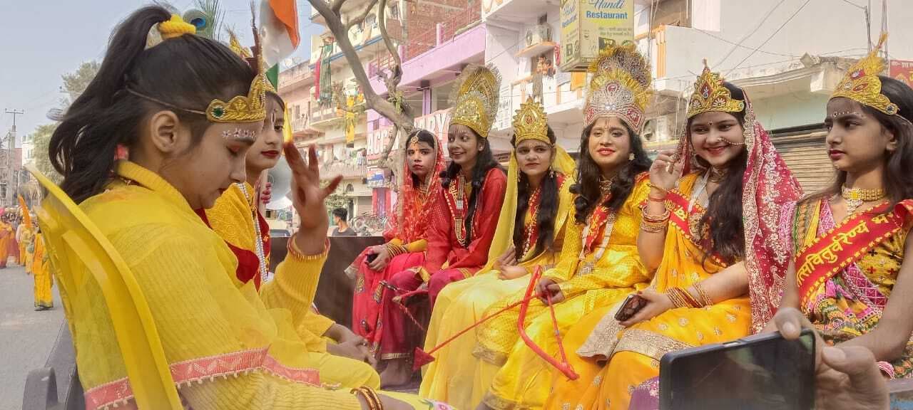 कलश स्थापना के साथ विराट 24 कुंडीय गायत्री महायज्ञ का हुआ शुभारंभ