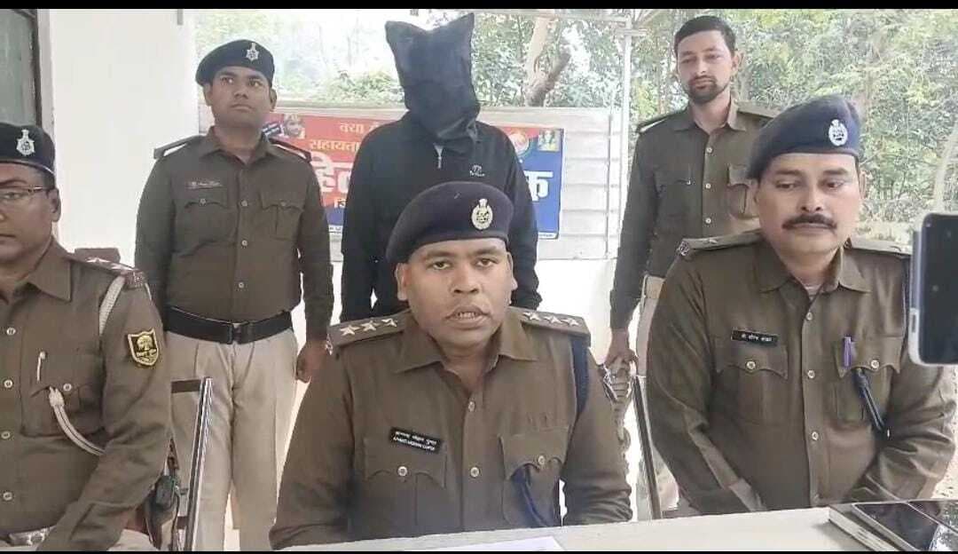हथुआ पुलिस ने शराब माफिया विकास साह को किया गिरफ्तार, पिस्तौल जब्त