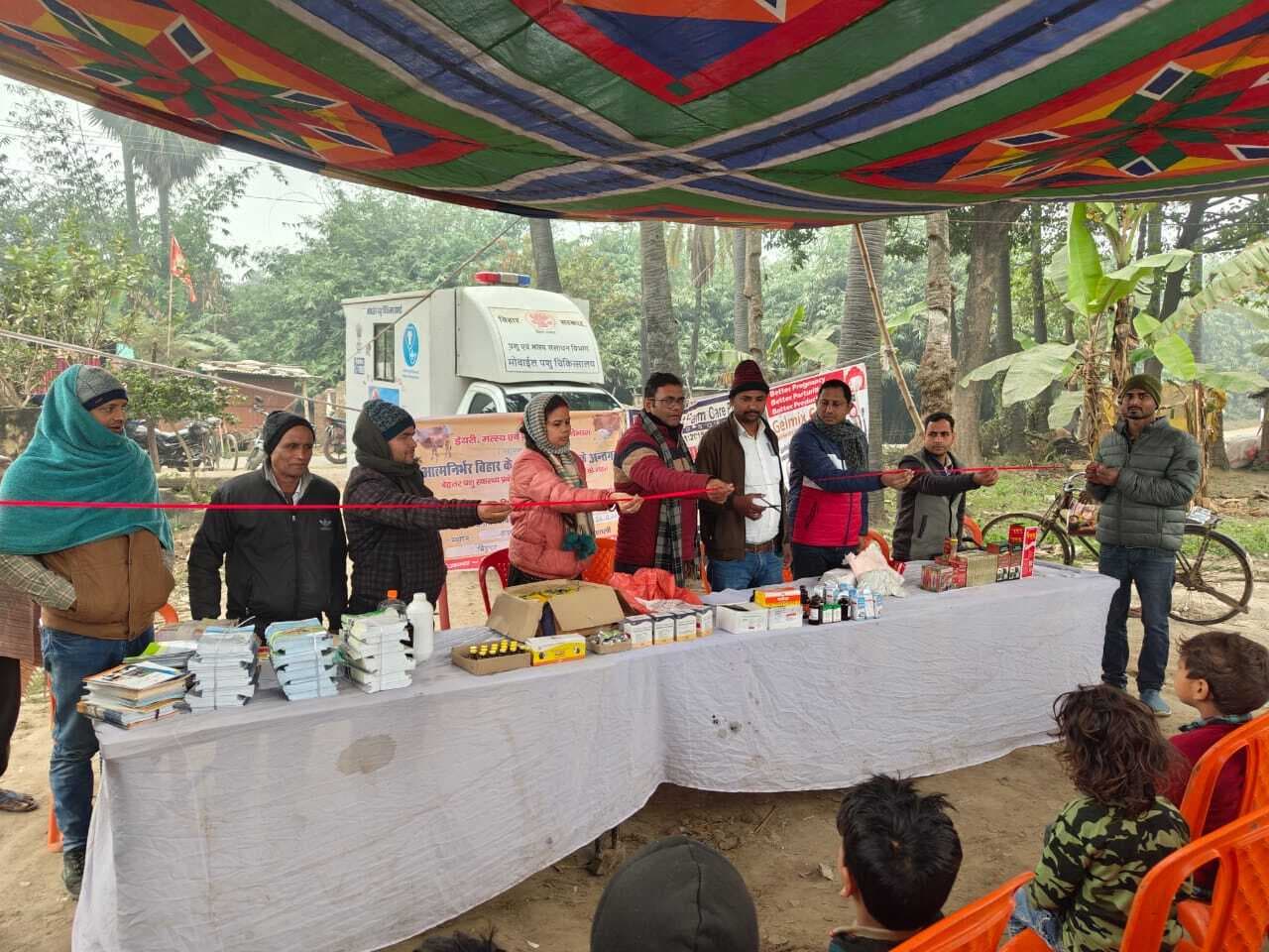 hajipur news. शिविर में 305 पशुओं का किया गया इलाज