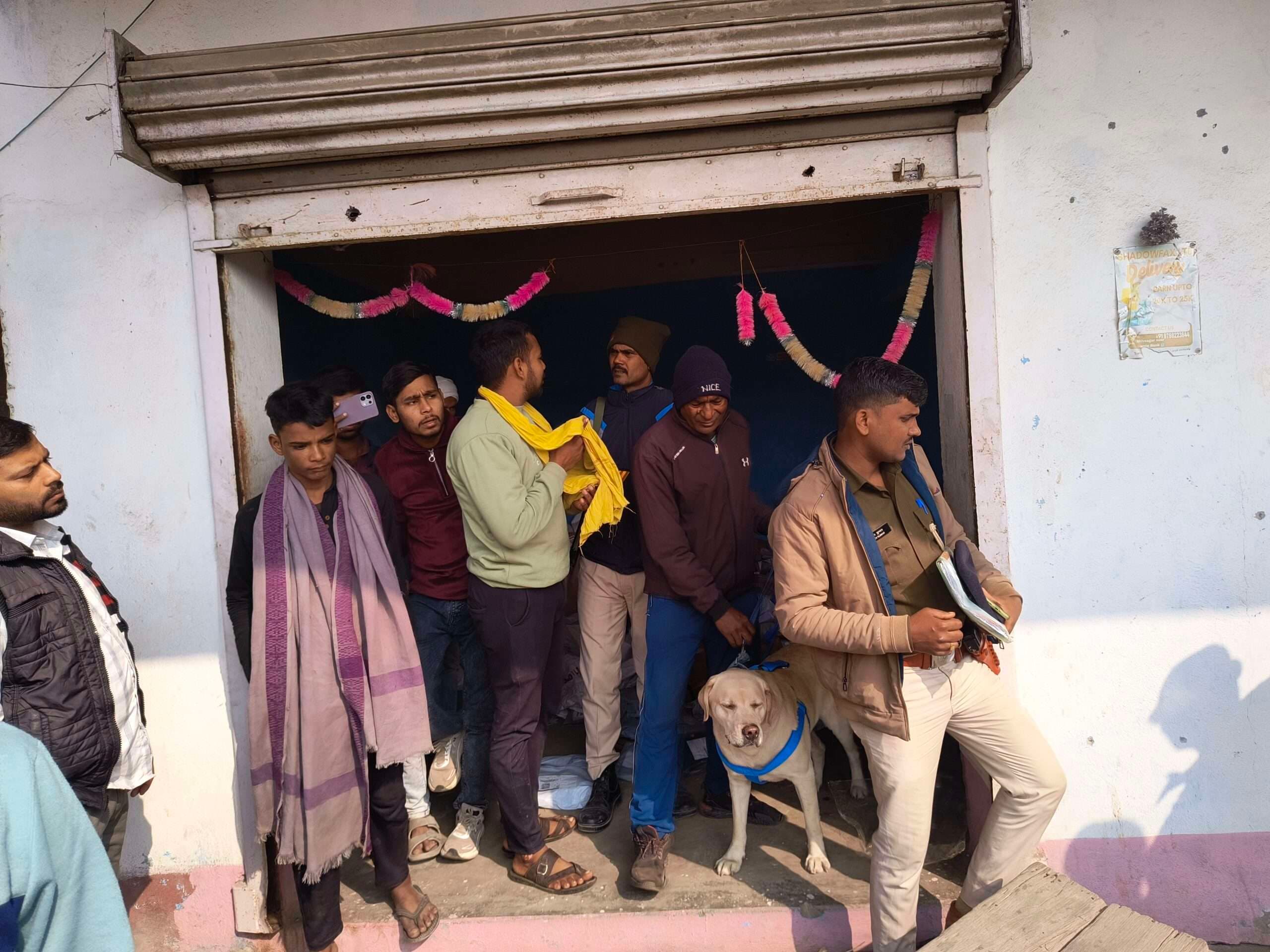 शैडोफैक्स फ्रेंचाइजी में लाखों की चोरी, शटर तोड़कर नकदी व पार्सल ले उड़े चोर