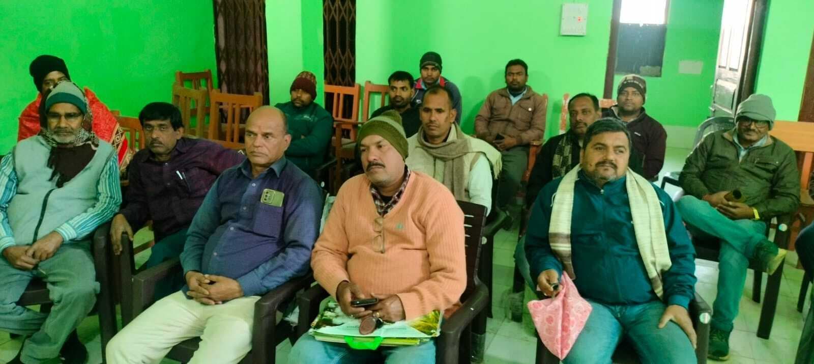 उर्वरक निगरानी समिति की बैठक में नहीं शामिल हुए पदाधिकारी एवं जनप्रतिनिधि