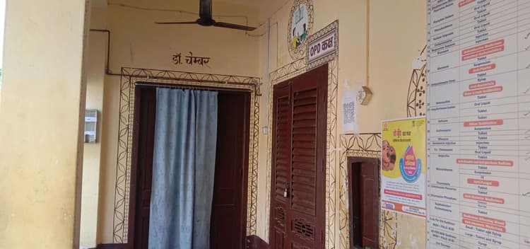 सरकारी निर्देश बेअसर, मलयपुर स्वास्थ्य केंद्र में ताले के बीच तड़पते मरीज