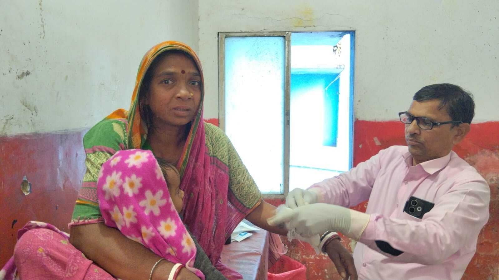 बच्ची को पीटने से मना करने पर महिला को पीटकर किया जख्मी