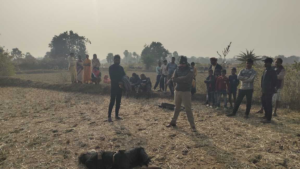 खेत से अधेड़ का शव बरामद, जांच में जुटी पुलिस