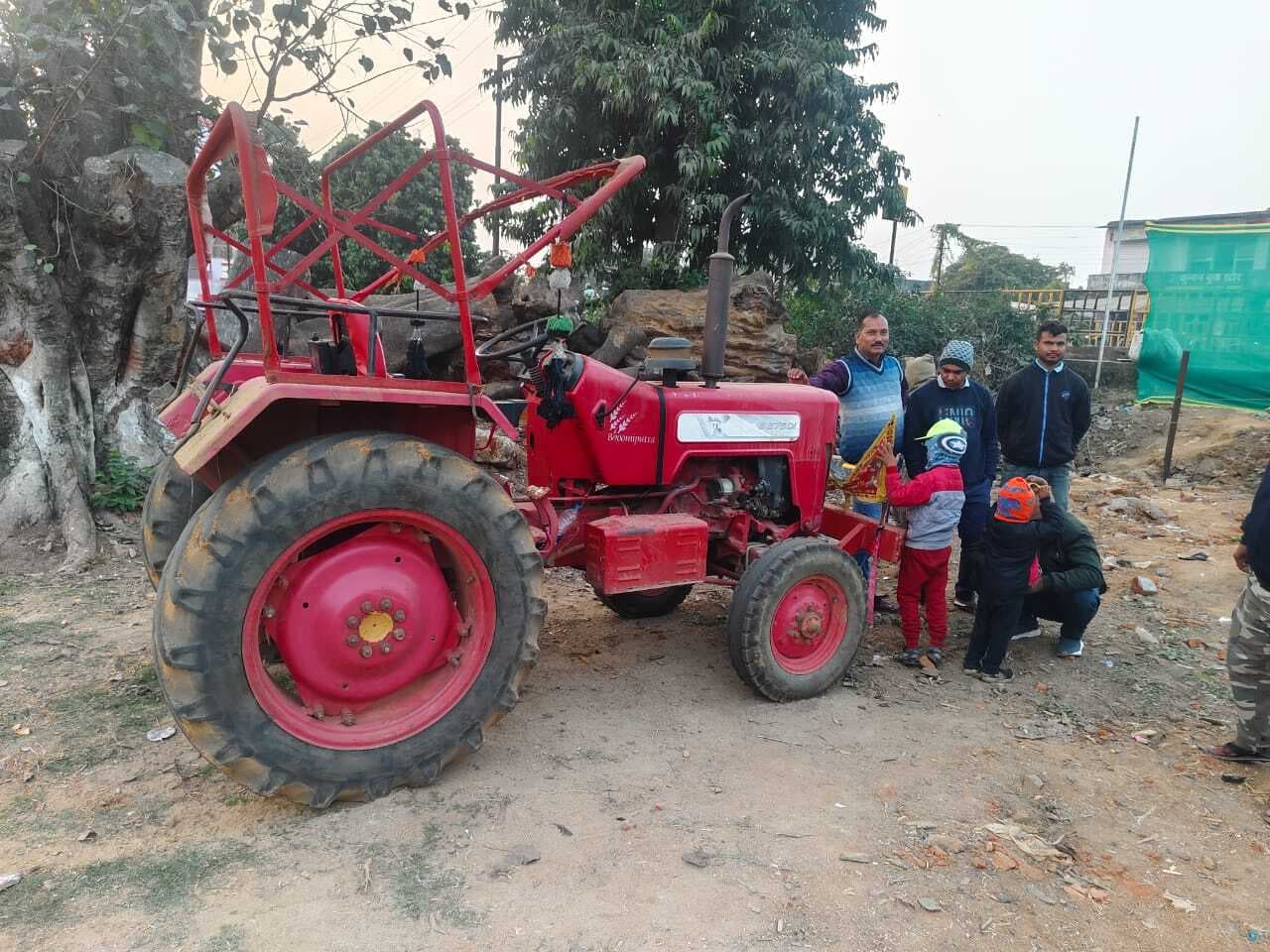 लावारिस हालत में ट्रैक्टर बरामद, चोरी की आशंका