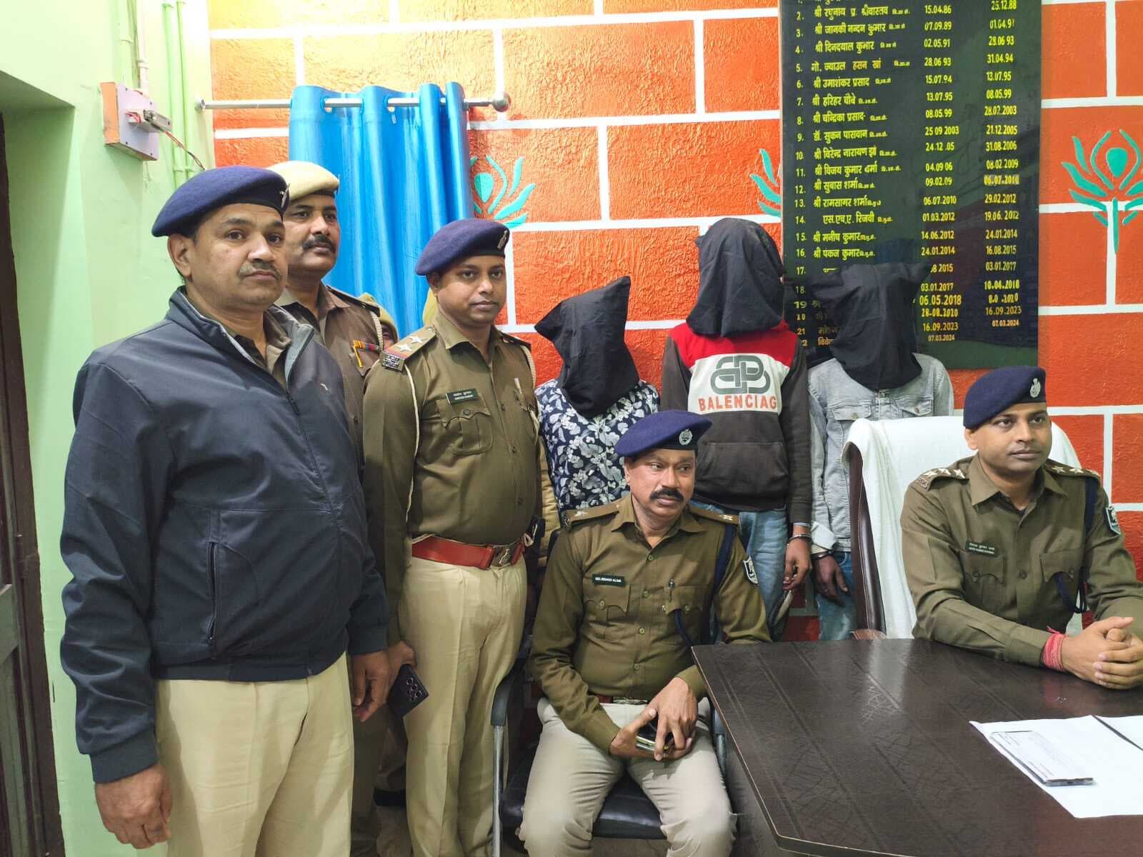 Samastipur News:हत्या व लूट मामले में फरार तीन बदमाश देसी कट्टा के साथ पीपरपांती से धराये