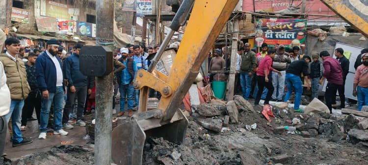 जीटी रोड से ठेले हटाने में हांफ रहा निगम प्रशासन