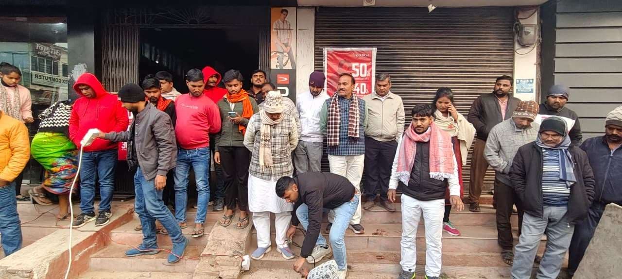 उड़नदस्ता टीम ने पश्चिमी बायपास क्षेत्र व मुख्य बाजार से लिया सैंपल